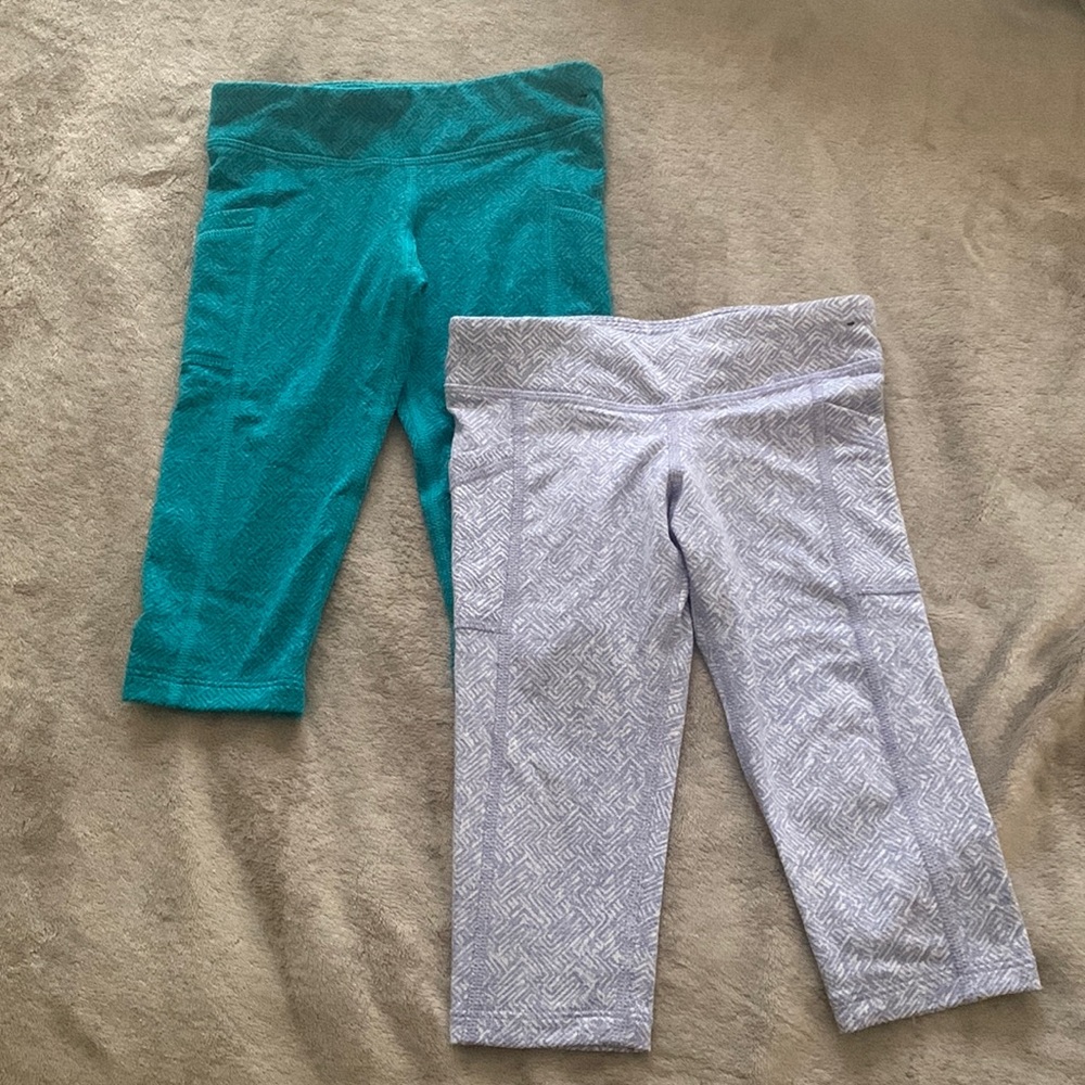 Girls XS 4-5 capri leggings with pockets on the side